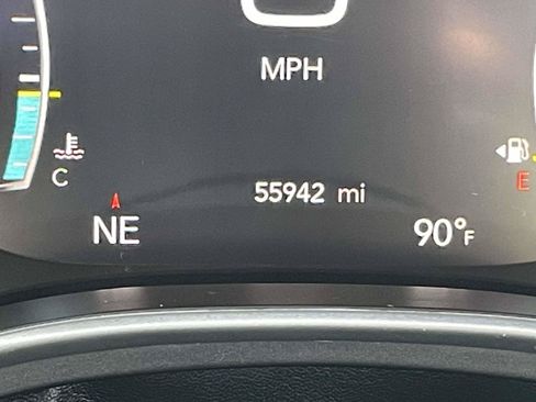 Used 2024 Chrysler Pacifica Touring-L FWD image 20