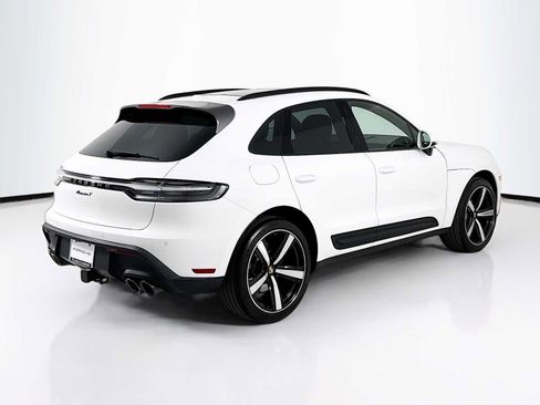 Certified 2025 Porsche Macan T image 9