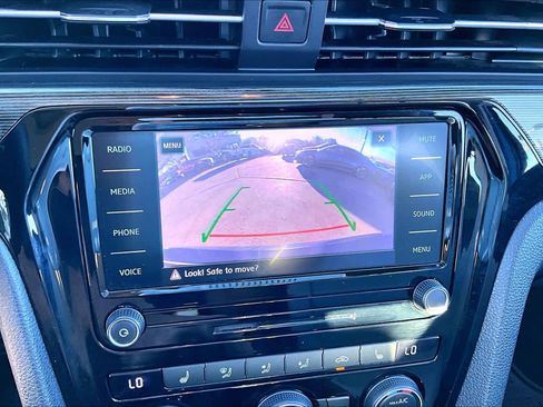 Used 2020 Volkswagen Passat 2.0T R-Line image 27