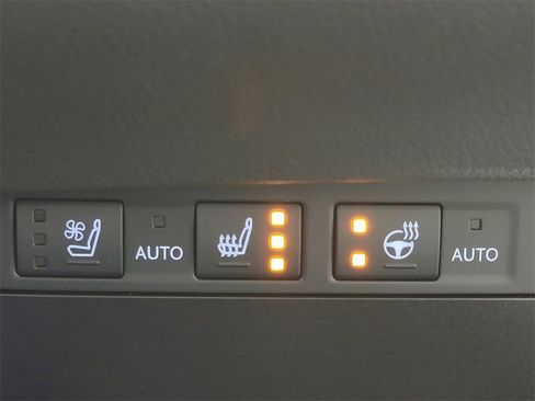 Used 2024 Lexus ES 300h w/ Luxury Package image 39