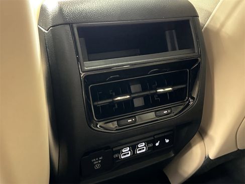 Used 2025 Jeep Grand Cherokee Limited image 29