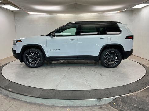 New 2026 Jeep Cherokee Overland image 2