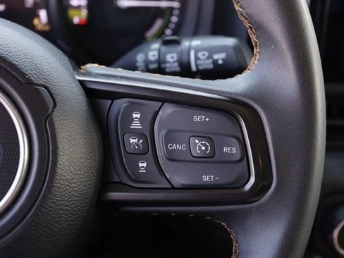 Used 2024 Jeep Wrangler Unlimited AWD/4WD image 12