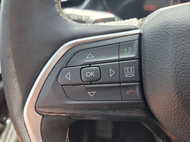 Used 2025 Jeep Grand Cherokee Altitude AWD/4WD image 28