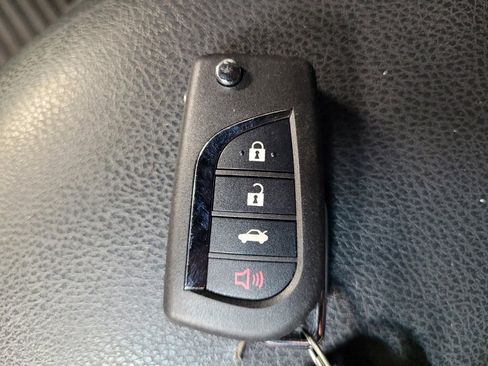 Used 2021 Toyota Camry SE FWD image 32