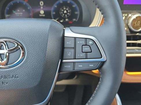 New 2026 Toyota Highlander Platinum image 19