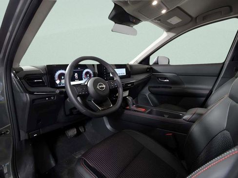 Used 2025 Nissan Kicks SR image 18