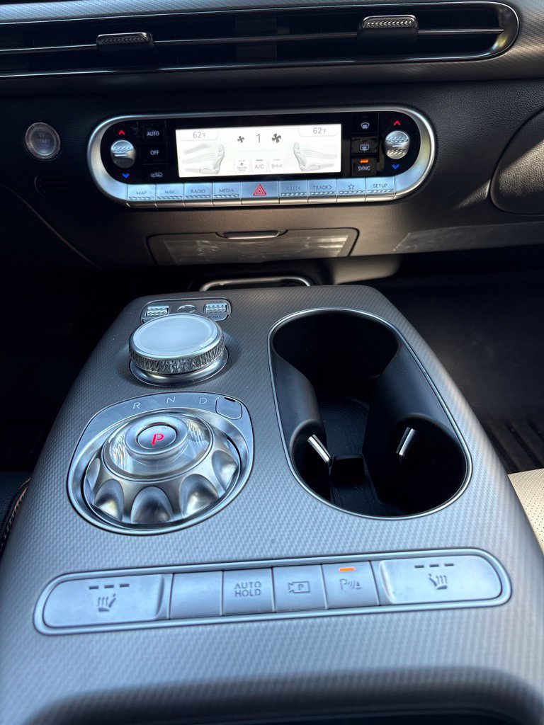 Used 2025 Genesis GV60 RWD image 25