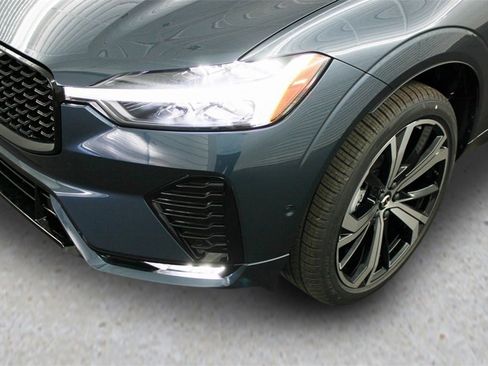 New 2025 Volvo XC60 B5 Ultra w/ Protection Package Premier image 8