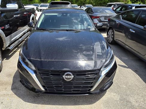 Used 2023 Nissan Altima 2.5 SV image 2