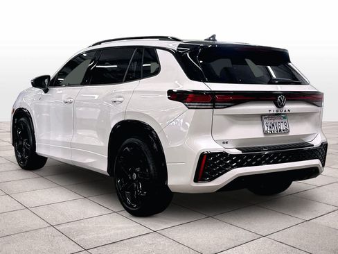 Certified 2026 Volkswagen Tiguan SE R-Line FWD image 7