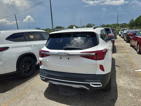 Used 2022 Kia Seltos S AWD/4WD image 2