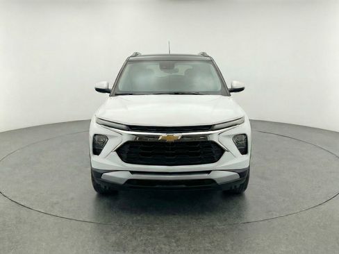 Used 2025 Chevrolet TrailBlazer LT image 2