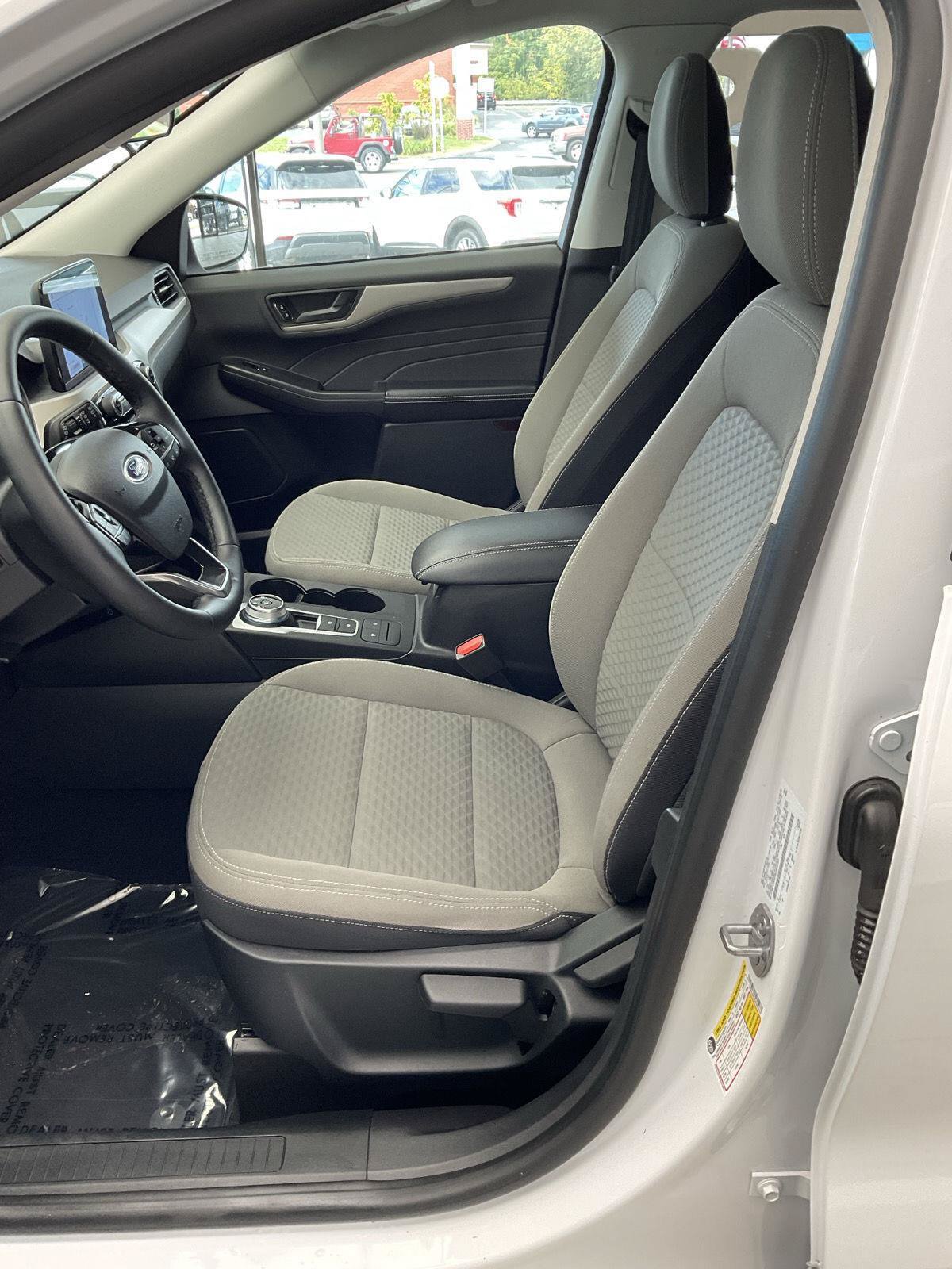 Used 2022 Ford Escape SE w/ Cold Weather Package AWD/4WD image 7