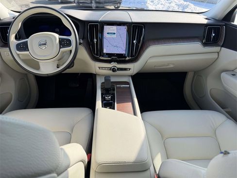 Used 2022 Volvo XC60 B5 Momentum w/ Protection Package Premier image 2