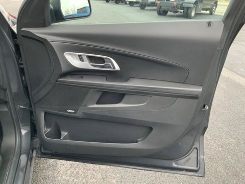 Used 2017 Chevrolet Equinox LT w/ Convenience Package image 48