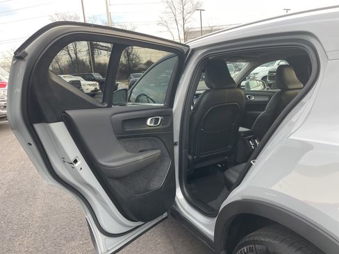 Used 2025 Volvo XC40 B5 Core image 25
