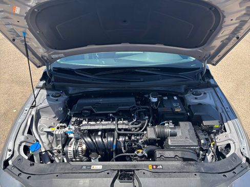 Used 2025 Hyundai Elantra SEL FWD image 33