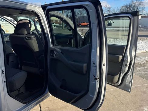 Used 2012 Nissan Frontier SV w/ SV Premium Utility Pkg image 19