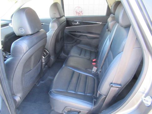 Used 2019 Kia Sorento EX image 41