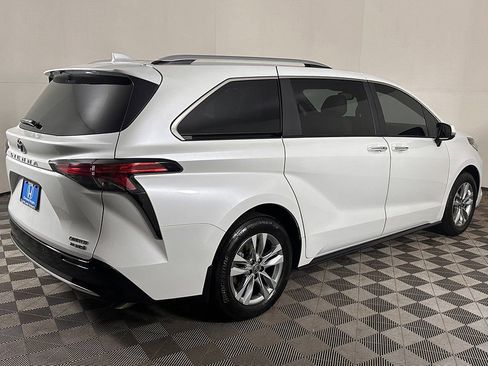 Used 2024 Toyota Sienna Limited FWD image 11