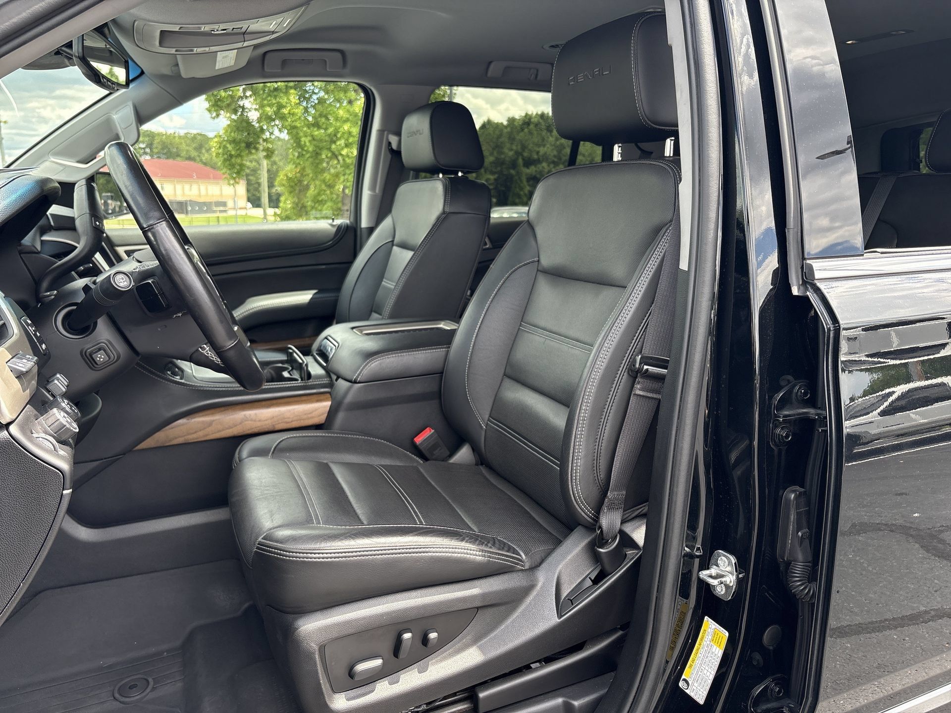 Used 2020 GMC Yukon Denali AWD/4WD image 17