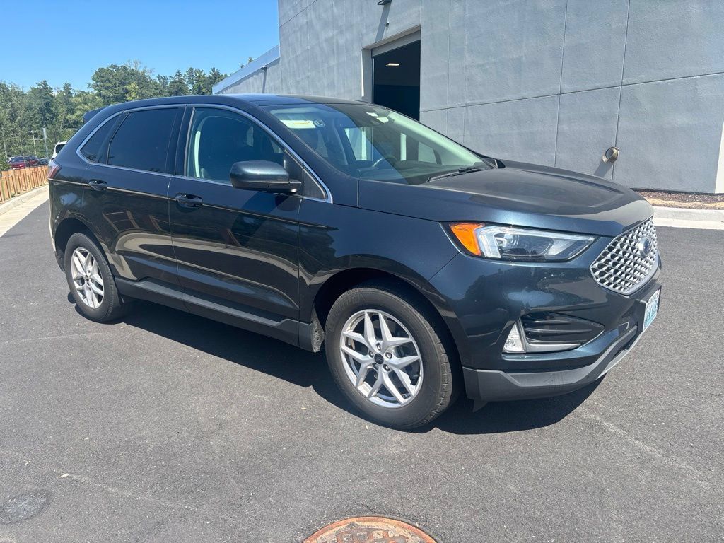 Used 2024 Ford Edge SEL w/ Convenience Package AWD/4WD image 3