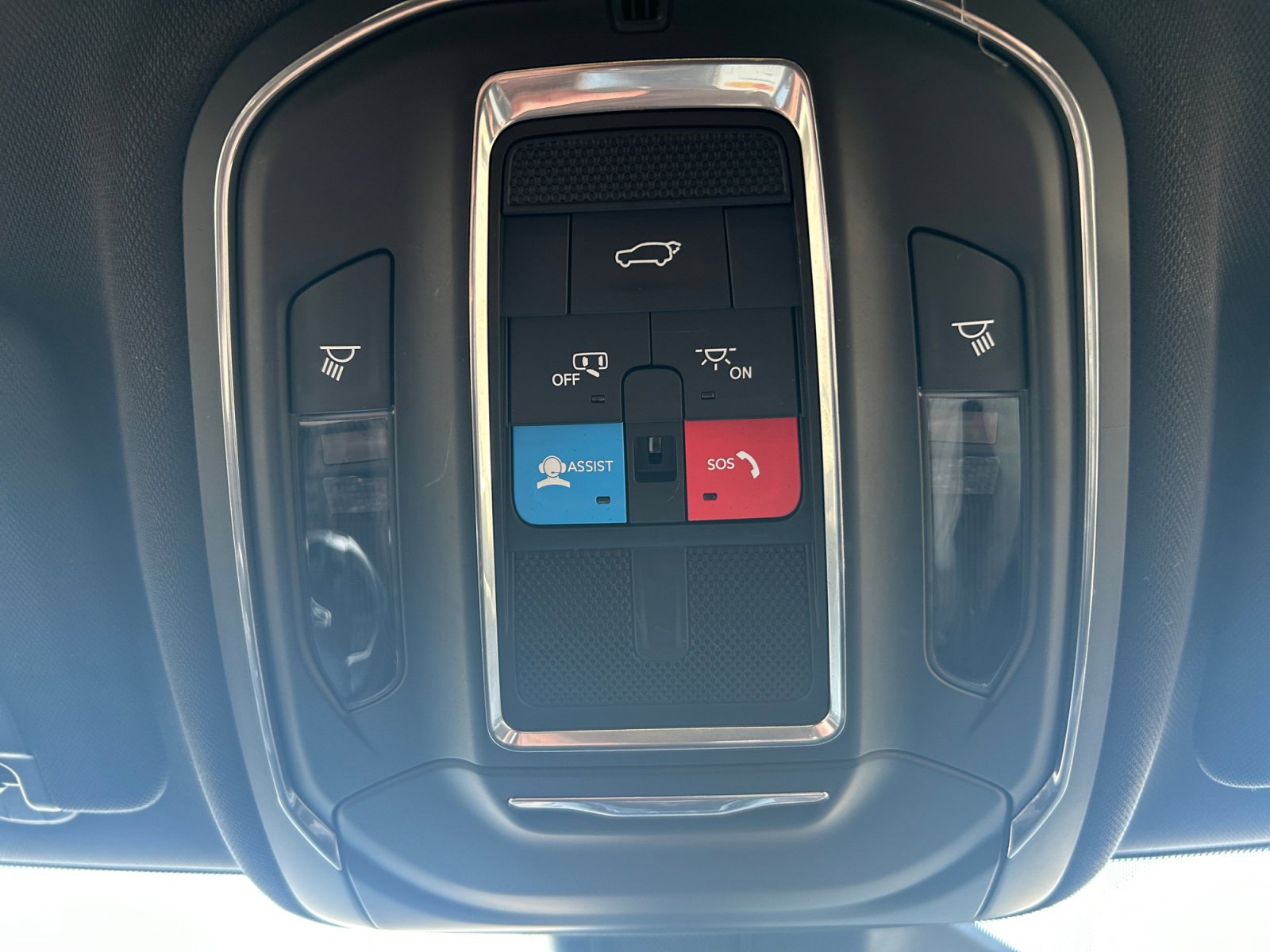 Used 2025 Jeep Grand Cherokee Altitude AWD/4WD image 21