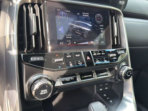 Certified 2025 Lexus LX 700h Overtrail AWD/4WD image 27