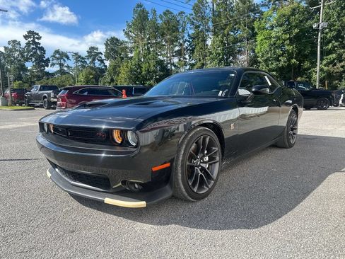 Used 2022 Dodge Challenger R/T Scat Pack RWD image 4