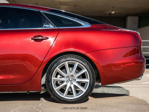 Used 2012 Jaguar XJ image 5