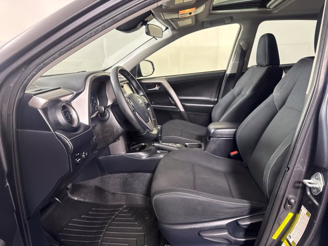 Used 2017 Toyota RAV4 XLE FWD image 11