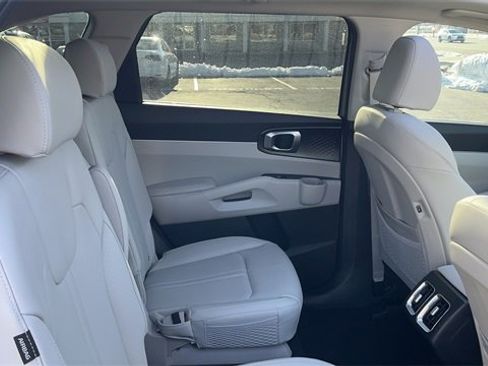 Certified 2025 Kia Sorento EX w/ EX Panoramic Sunroof Package image 26