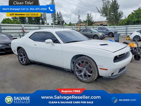 Used 2015 Dodge Challenger SXT RWD image 5