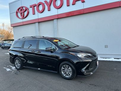 Used 2025 Toyota Sienna XLE