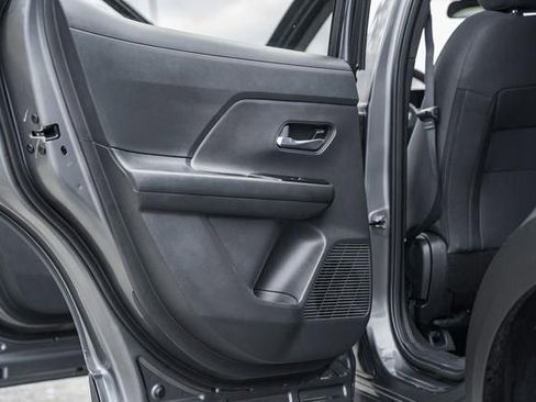 Used 2025 Nissan Kicks SV w/ Charging Package image 33