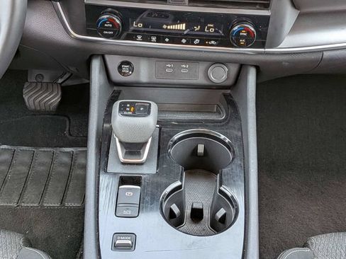 Used 2025 Nissan Rogue SV FWD image 20
