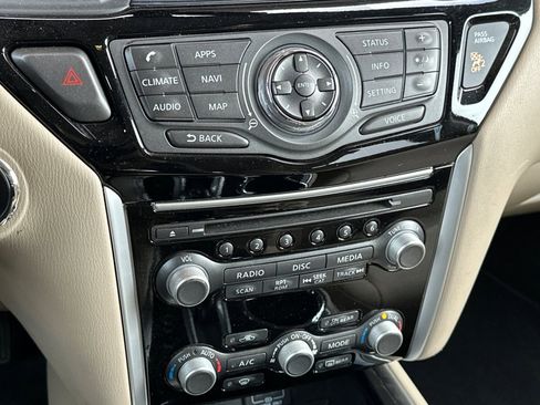 Used 2018 Nissan Pathfinder SV w/ SV Tech Package FWD image 17