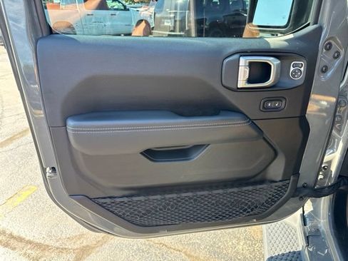 Used 2022 Jeep Wrangler Unlimited Sahara w/ LED Lighting Group AWD/4WD image 8