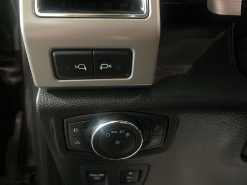 Used 2018 Ford F150 Lariat w/ Equipment Group 502A Luxury AWD/4WD image 15