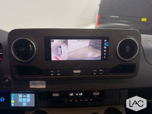 Used 2022 Mercedes-Benz Sprinter 2500 image 29
