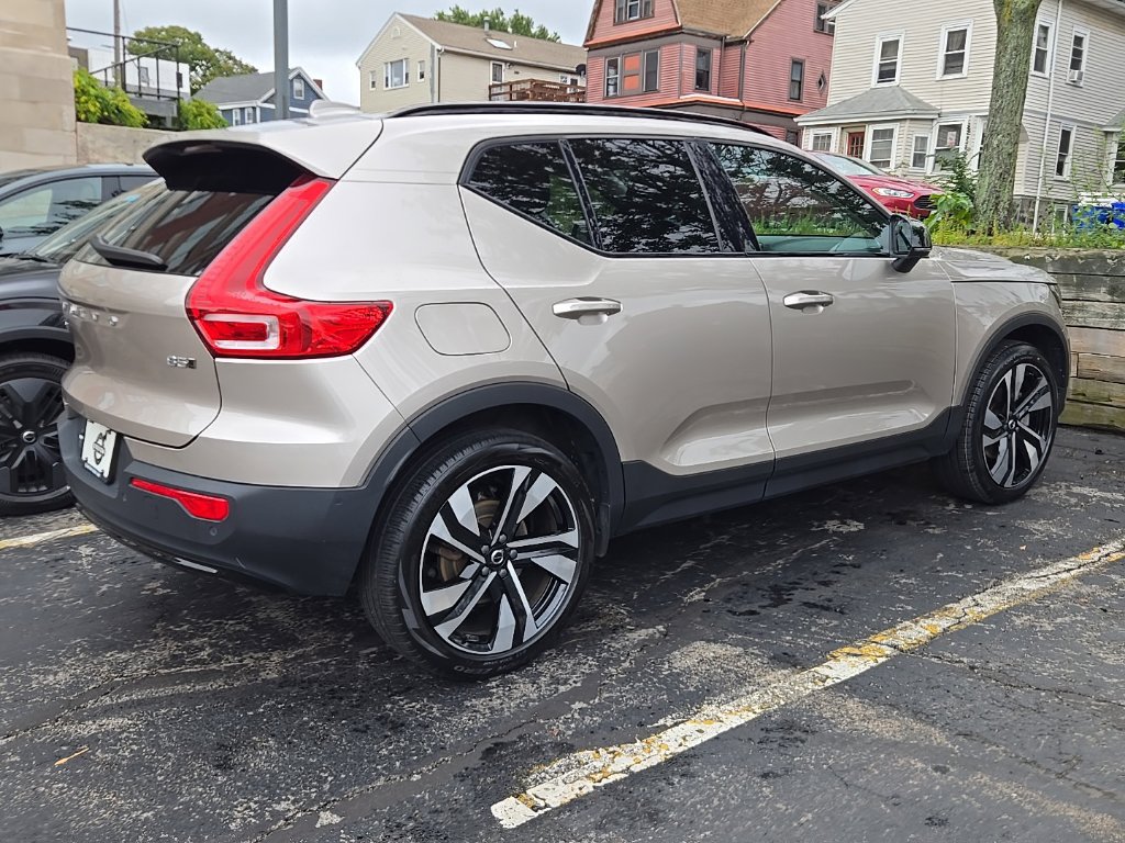 Certified 2024 Volvo XC40 B5 Plus w/ Climate Package AWD/4WD image 8