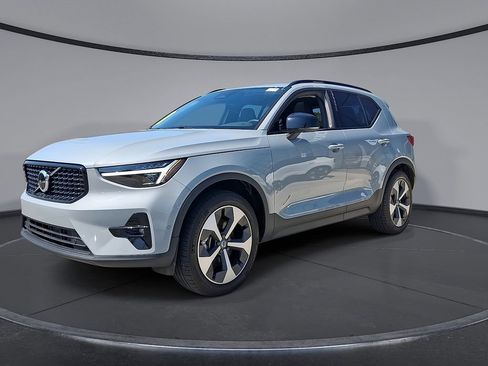 New 2026 Volvo XC40 B5 Plus w/ Protection Package Premier AWD/4WD image 16
