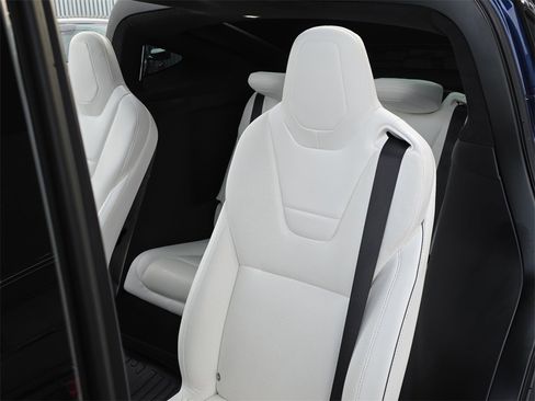 Used 2017 Tesla Model X 90D image 17