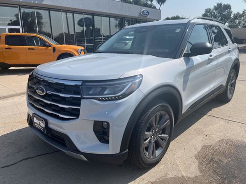 New 2026 Ford Explorer Active w/ Active Comfort Package AWD/4WD image 2