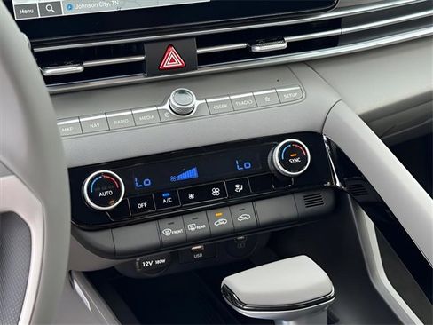 New 2025 Hyundai Elantra SEL image 15