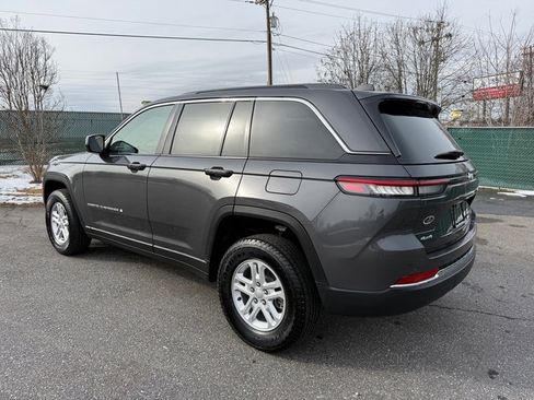 Used 2025 Jeep Grand Cherokee Laredo image 8