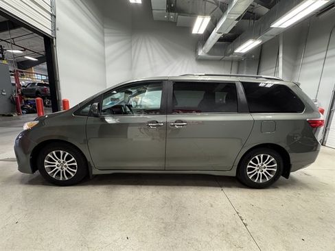 Used 2020 Toyota Sienna XLE Premium FWD image 4