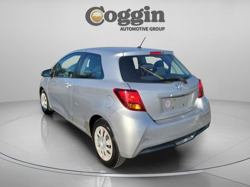 Used 2017 Toyota Yaris L image 4