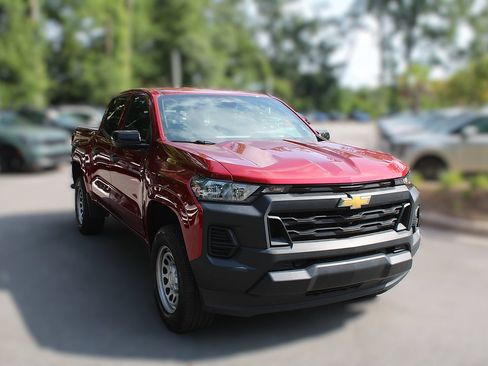 Used 2024 Chevrolet Colorado W/T w/ Technology Package RWD image 17